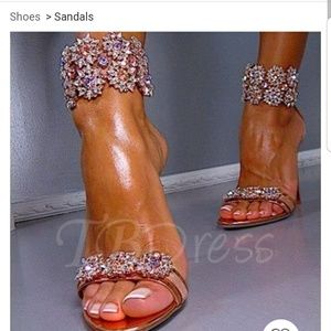 Meet your Posher, Lynada